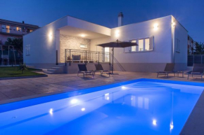 Villa Emanuela with heated private pool, BBQ